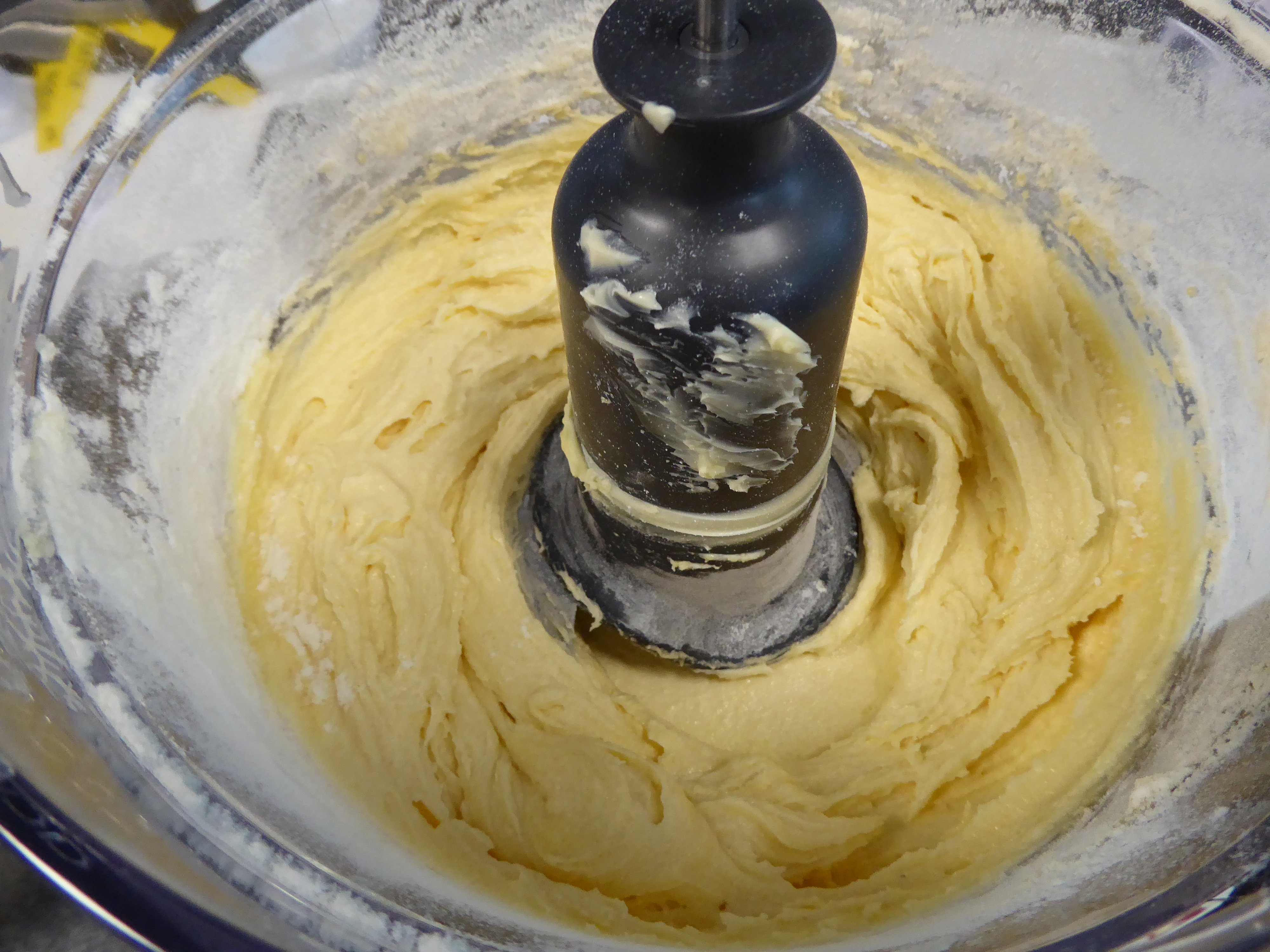 deeg in een foodprocessor